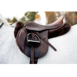 ThinLine Full Sheepskin Trifecta Half Pad -Weatherbeeta Store 7416 trifecta.half .pad .w.sheepskin.rolls db on.horse 2